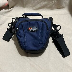 Lowepro camera bag/electric equipment bag size small/medium in blue and black